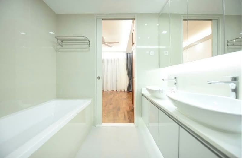 Nassim Jade, 3 Nassim Road, 4 Bedrooms, 2,400 sqft, Condominium For Rent, by Johnny Heng, 60181396 - Bathroom - PropertyGuru.com.sg