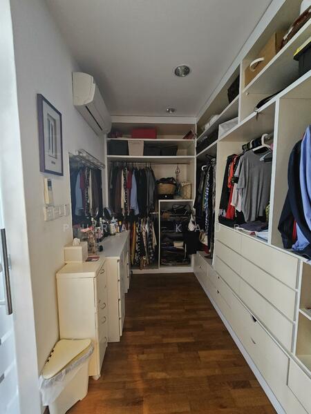 Walk-in wardrobe