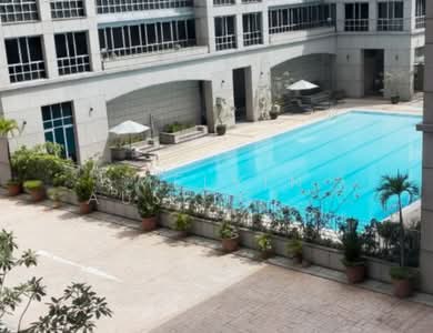 For Rent - UE Square