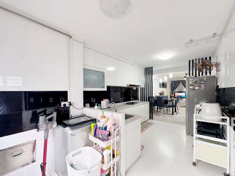 For Sale - 706 Yishun Avenue 5