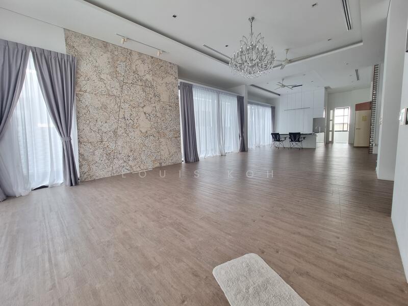 Single level living and dining 