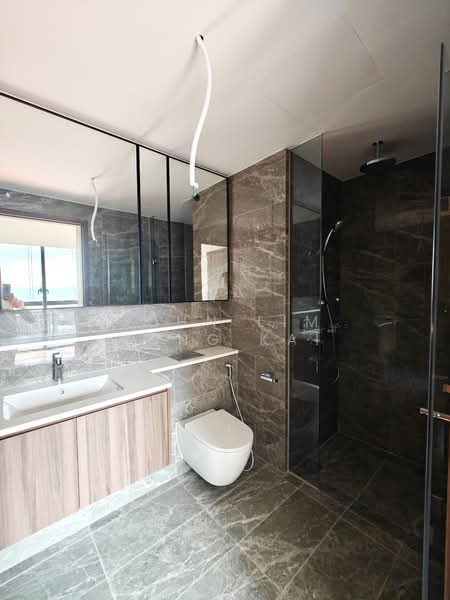 Lentor Modern, Lentor Central, Mandai / Upper Thomson, 2 Bedrooms, 732 sqft, Condominium For Rent, by John Lim Hong Kai, 60181716 - Bathroom - PropertyGuru.com.sg
