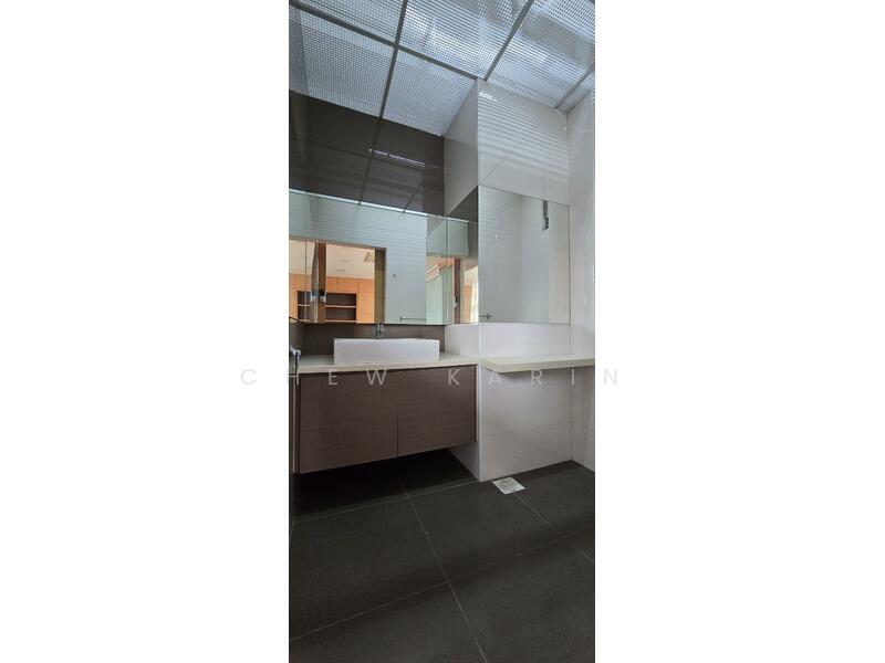 Wcega Tower, 21 Bukit Batok Crescent, 1,100 sqft, Light Industrial (B1) For Rent, by Chew Karin, 60181730 - Bathroom - CommercialGuru.com.sg