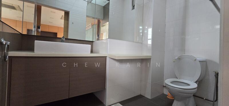 Wcega Tower, 21 Bukit Batok Crescent, 1,100 sqft, Light Industrial (B1) For Rent, by Chew Karin, 60181730 - Bathroom - CommercialGuru.com.sg