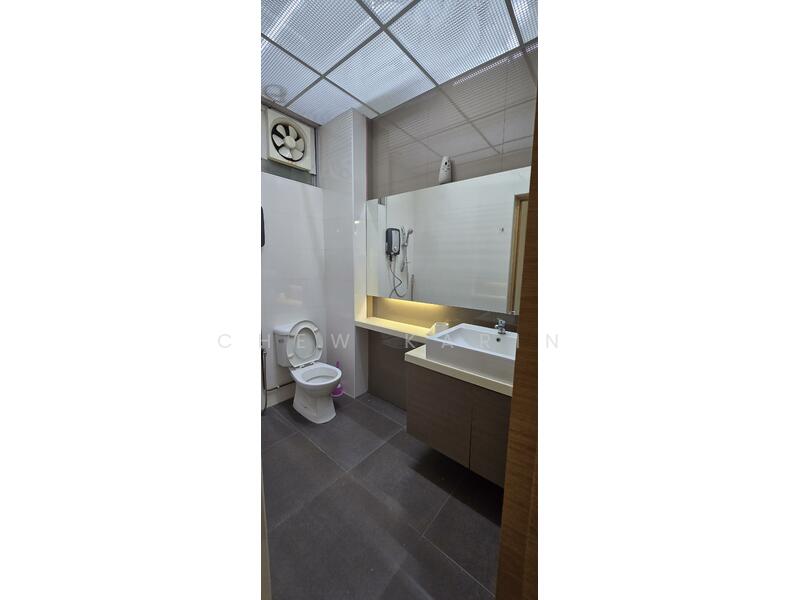 Wcega Tower, 21 Bukit Batok Crescent, 1,100 sqft, Light Industrial (B1) For Rent, by Chew Karin, 60181730 - Bathroom - CommercialGuru.com.sg
