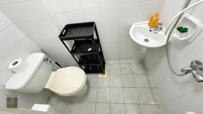 Maple Woods, 985 Bukit Timah Road, 1 Bedroom, 120 sqft, Condominium For Rent, by Wu JiaWei, 60181756 - Common Bath 3 - PropertyGuru.com.sg