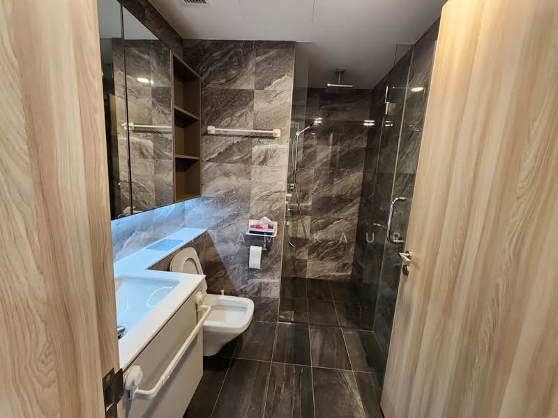 Sengkang Grand Residences, 86 Compassvale Bow, 1 Bedroom, 474 sqft, Condominium For Sale, by Pritam Kaur, 60181777 - Bathroom - PropertyGuru.com.sg