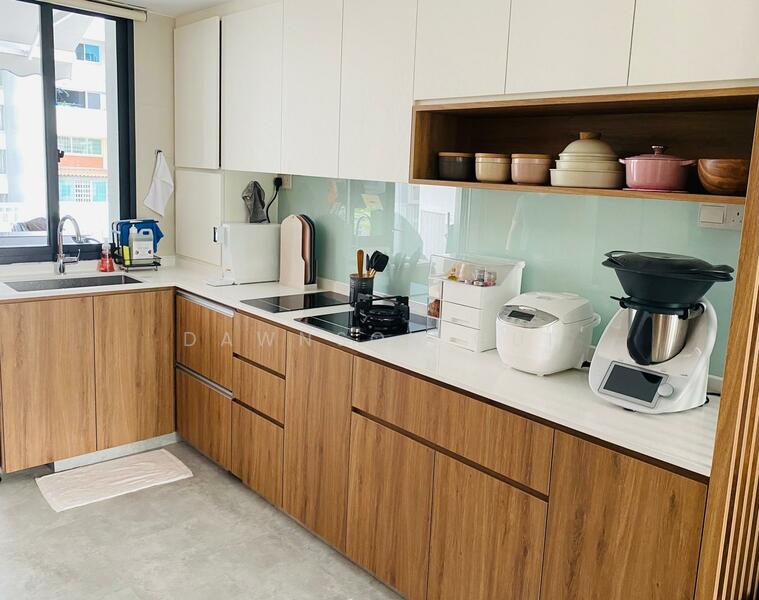 Kitchen with retractable dining table