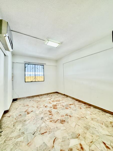 For Sale - 218 Serangoon Avenue 4