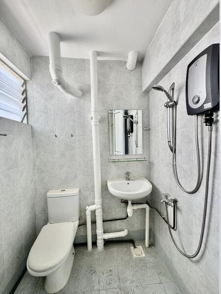 For Sale - 218 Serangoon Avenue 4