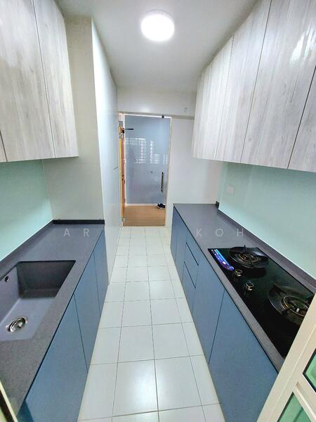 KITCHEN PHOTO 2. IT COMES W GLASS DOOR