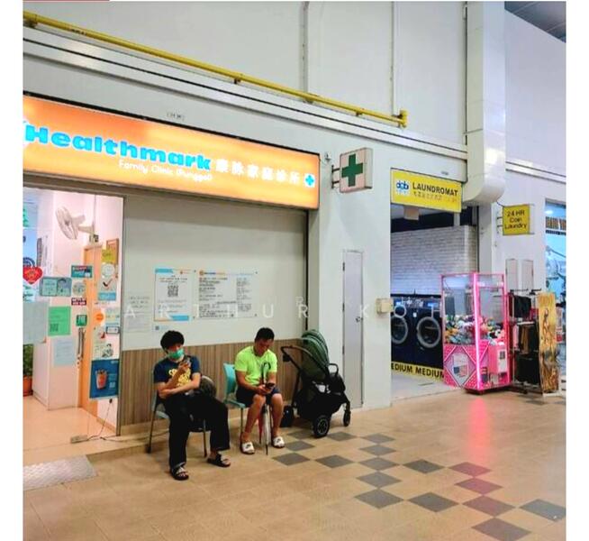 Clinics and various shops 5 min walk