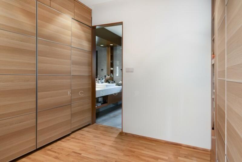 Master bedroom Walk-in Wardrobe