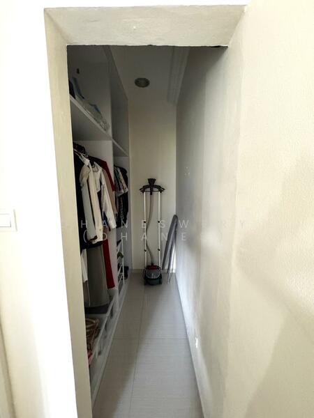 Master Bedroom Walk In