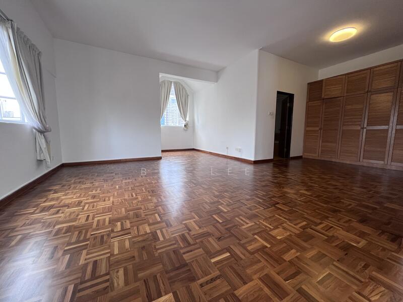 Huge Master room ensuite bathroom