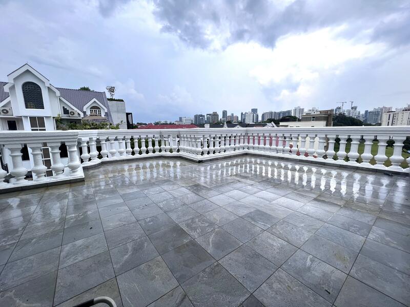 Big roof terrace to relax & enjoy 