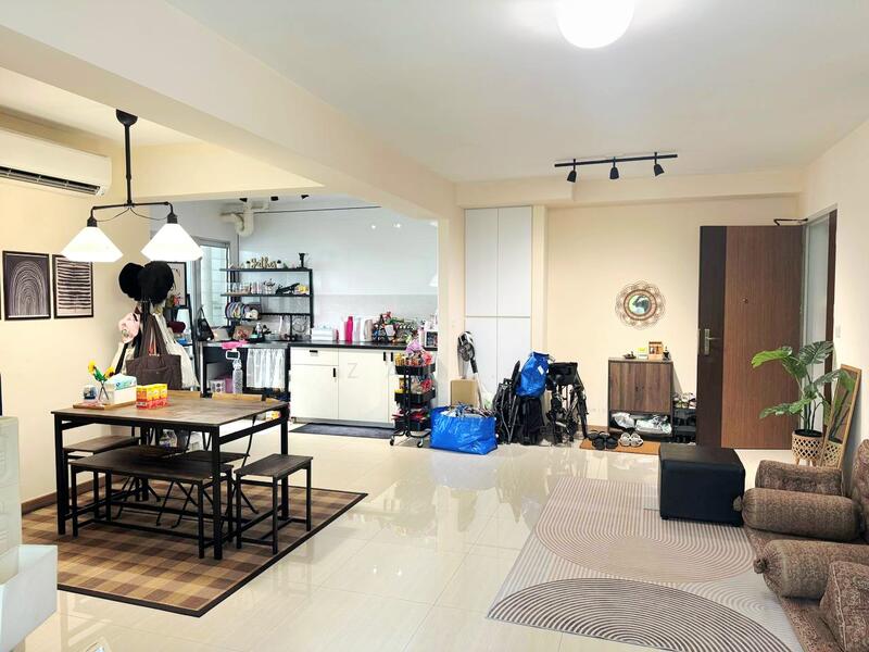 Dining Room & Kitchen