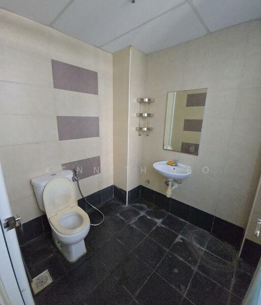 Midview City, 30 Sin Ming Lane, 1,496 sqft, Light Industrial (B1) For Rent, by Kenneth Neo, 60182663 - Bathroom - CommercialGuru.com.sg
