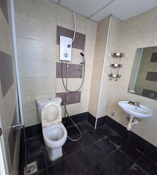 Midview City, 30 Sin Ming Lane, 1,496 sqft, Light Industrial (B1) For Rent, by Kenneth Neo, 60182663 - Bathroom - CommercialGuru.com.sg
