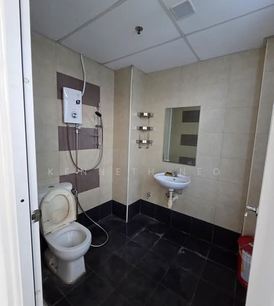 Midview City, 30 Sin Ming Lane, 1,496 sqft, Light Industrial (B1) For Rent, by Kenneth Neo, 60182663 - Bathroom - CommercialGuru.com.sg
