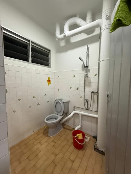 817 Tampines Street 81, 817 Tampines Street 81, 2 Bedrooms, 785 sqft, HDB Flat For Rent, by Susan Mariam (Amboi), 60182725 - Common Bathroom - PropertyGuru.com.sg