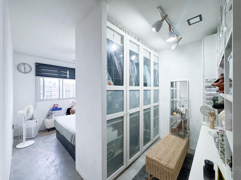 Walk-in Wardrobe in Master Bedroom