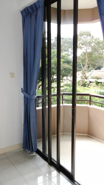 Bayshore Park, 62 Bayshore Road, 2 Bedrooms, 936 sqft, Condominium For Sale, by Louis Leow, 60182826 - Balcony - PropertyGuru.com.sg