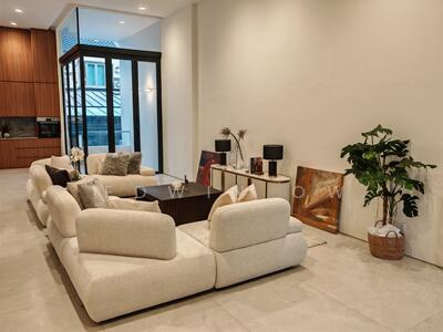 For Sale - UNBEATABLE VALUE ! 4 STRY NEWLY BUILT FREEHOLD