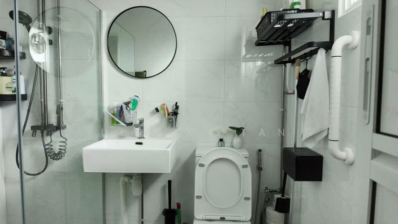237 Bishan Street 22, 237 Bishan Street 22, 3 Bedrooms, 1,518 sqft, HDB Flat For Sale, by Derrick Tan, 60182877 - Bathroom - PropertyGuru.com.sg