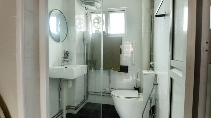 237 Bishan Street 22, 237 Bishan Street 22, 3 Bedrooms, 1,518 sqft, HDB Flat For Sale, by Derrick Tan, 60182877 - Bathroom - PropertyGuru.com.sg