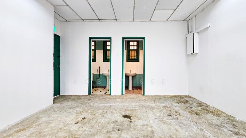 237 Geylang Road, Geylang Road, Eunos / Geylang / Paya Lebar, 3,300 sqft, Shop / Shophouse For Rent, by Bobby See, 60182921 - Interior - 237A Bathroom - CommercialGuru.com.sg