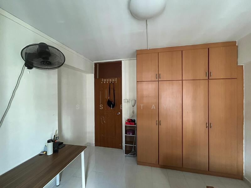 Ample storages -top/bottom wardrobes 