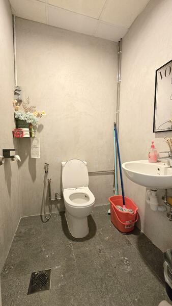 Liang Seah Place, 1 Liang Seah Street, 80 sqft, Shop / Shophouse For Rent, by Wendy Koh, 60183174 - Bathroom - CommercialGuru.com.sg