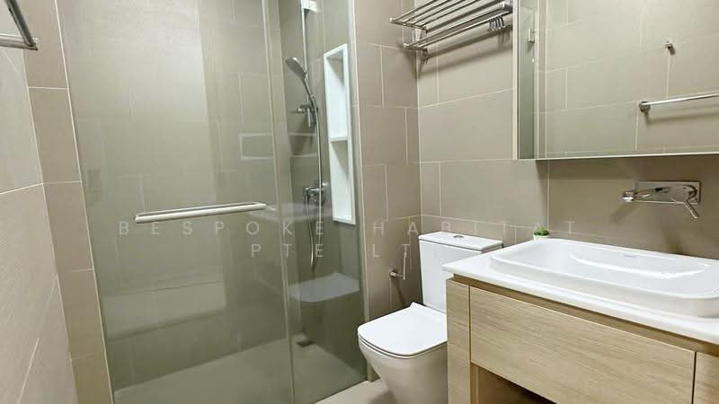 The Crest, 101 Prince Charles Crescent, Alexandra / Commonwealth, Room Rental, 100 sqft, Condominium For Rent, by Bespoke Habitat Pte Ltd, 60183302 - 02-18 Common Bathroom - PropertyGuru.com.sg