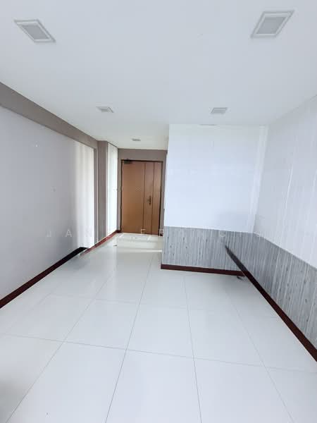 490A Choa Chu Kang Avenue 5, 490A Choa Chu Kang Avenue 5, 3 Bedrooms, 1,001 sqft, HDB Flat For Sale, by Jane Francis, 60183475 - Entrance - PropertyGuru.com.sg