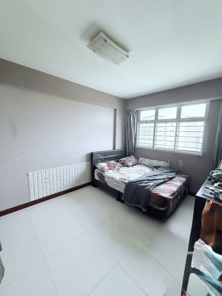 490A Choa Chu Kang Avenue 5, 490A Choa Chu Kang Avenue 5, 3 Bedrooms, 1,001 sqft, HDB Flat For Sale, by Jane Francis, 60183475 - Master Bedroom 1 - PropertyGuru.com.sg