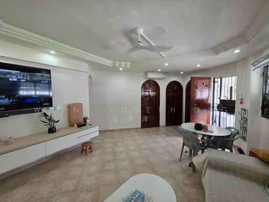 For Sale - 211 Tampines Street 23