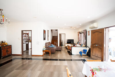 For Sale - Kovan / Simon walk