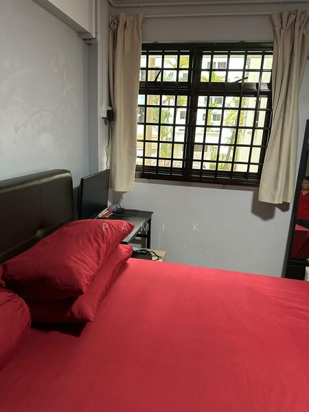 King size bed : Bedroom