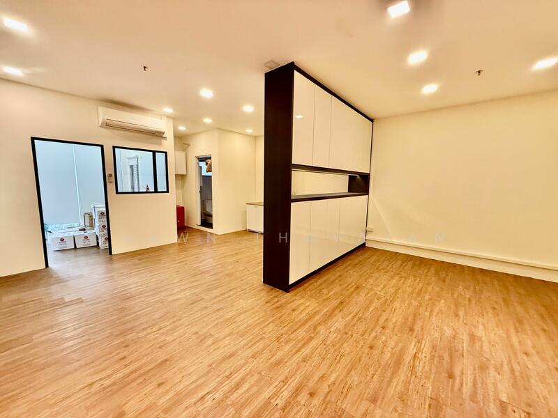 The Elitist, 25 Bukit Batok Crescent, 893 sqft, Light Industrial (B1) For Sale, by Shawn Thayalan, 60183691 - CommercialGuru.com.sg