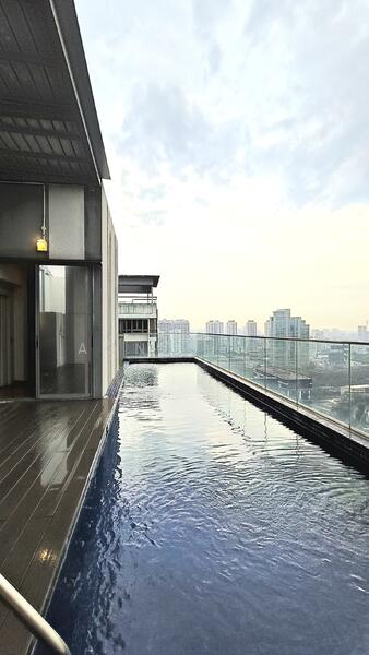 Private Pool & City View
