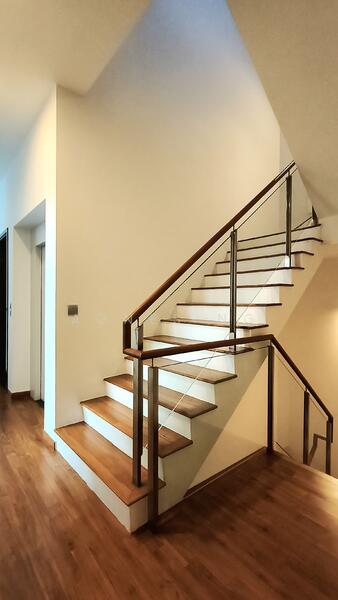 Stairs & Private Lift