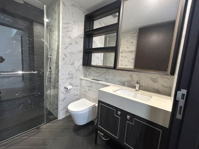 Mayfair Gardens, 8 Rifle Range Road, 2 Bedrooms, 764 sqft, Condominium For Rent, by Celeste Seah, 60183973 - Bathroom - PropertyGuru.com.sg