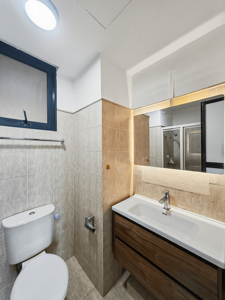 Tanglin View Condominium For Sale at S$ 2,380,000 | PropertyGuru Singapore - Common Bathroom