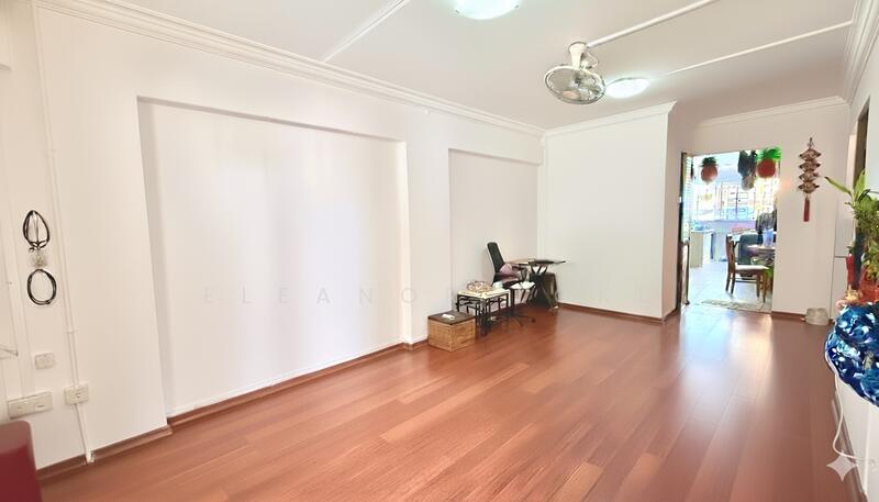 Living Room (virtual declutter)