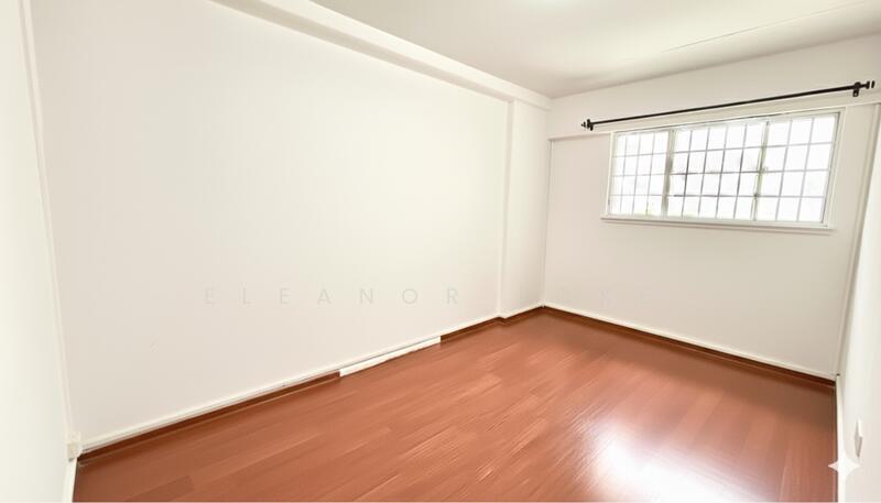 Common Bedroom (virtual declutter)