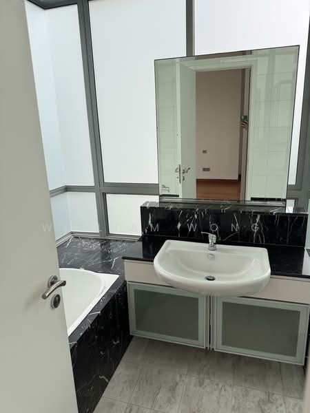 Balmoral Hills, 9 Balmoral Park, 3 Bedrooms, 1,388 sqft, Condominium For Rent, by William Wong, 60184436 - Bathroom - PropertyGuru.com.sg