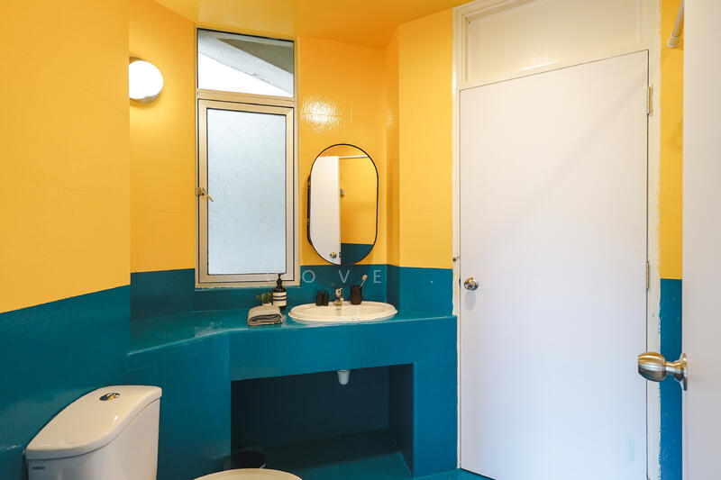 Connecting bathroom - 2nd floor