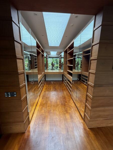 Walk in Closet