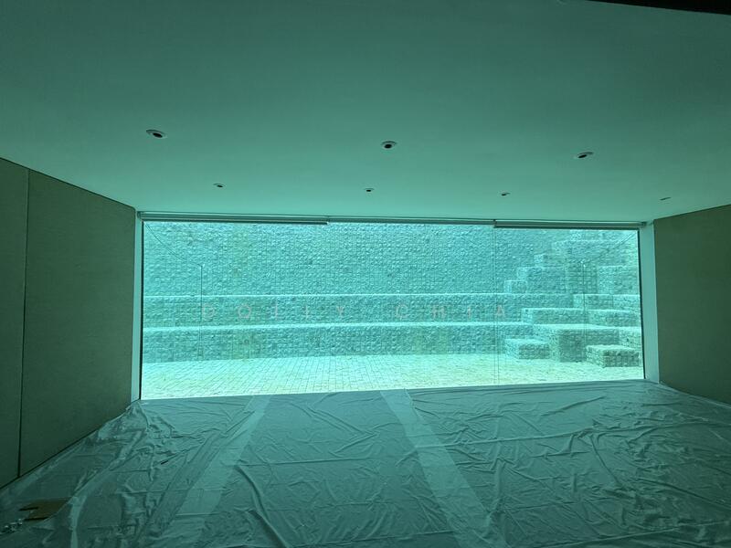 Entertainment Room, underwater pool view